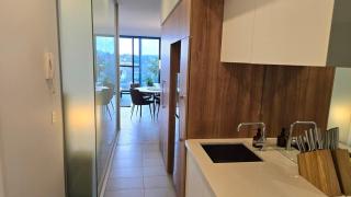 Gorgeous 1 bed Exec South Yarra with workspace - 2