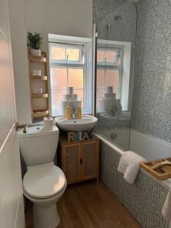 Modern 2-Bed Home with great location in Luton - 9