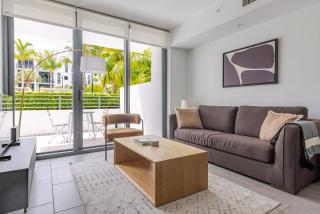 Blueground Upper East Side pool nr Baywood Park MIA-157 - 0