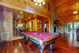 Black Bear Hideaway Cabin - 9