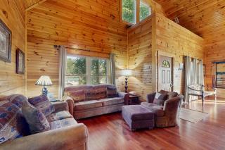 Black Bear Hideaway Cabin - 8