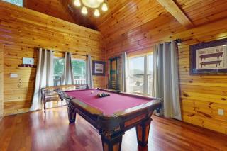 Black Bear Hideaway Cabin - 7