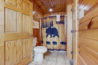 Black Bear Hideaway Cabin - 6