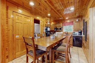 Black Bear Hideaway Cabin - 3