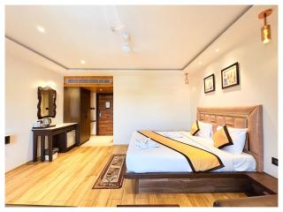 Swimming Pool Hotel Royal Grand ! Heritage Near Jagannath Temple - Sea Beach - Restaurant - Lift And Parking Facilities - Fully Air Condition with All Luxury Luxuary Rooms With Attached-Balcony - A Top Rated Four Star Hotel IN Puri - 6