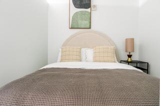 Blueground Pioneer Square rooftop nr CenturyLink Field SEA-926 - 1