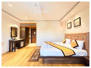 Swimming Pool Hotel Royal Grand ! Heritage Near Jagannath Temple - Sea Beach - Restaurant - Lift And Parking Facilities - Fully Air Condition with All Luxury Luxuary Rooms With Attached-Balcony - A Top Rated Four Star Hotel IN Puri - 4