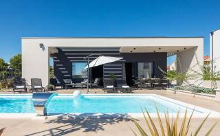 Villa M Luxury - 0