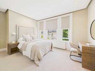 Designer Apartment in Little Venice with Lift - 9