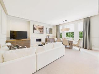 Designer Apartment in Little Venice with Lift - 6
