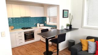 Chic central St Kilda 2 bed 8 mins walk to beach - 2