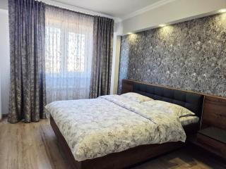 Spacious Stay 2 BR Flat - Central - 7
