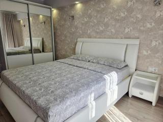 Spacious Stay 2 BR Flat - Central - 1