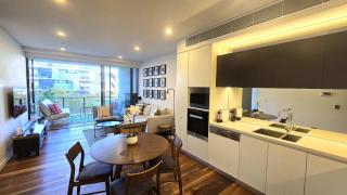 Swanky 2 bed apt with parking - easy city access - Sydney - 3