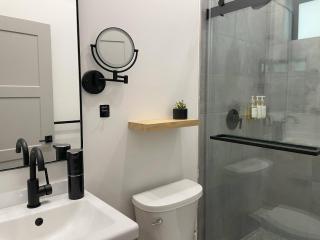 Industrial Kitchenette Suite, shared Pavilion/Yard - 9