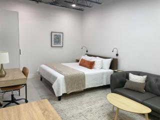 Industrial Kitchenette Suite, shared Pavilion/Yard - 4