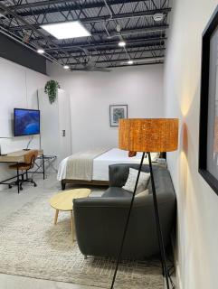 Industrial Kitchenette Suite, shared Pavilion/Yard - 8