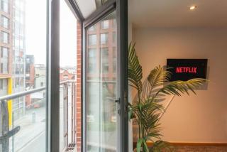City Centre Stay, 2 Bed 2 Bath, Sleeps up to 7, Netflix - 2