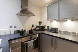 Prime City Centre Living Large 2 Bed 2 Bath Free Netflix Sleeps 7 - 5