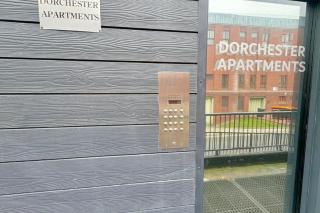 Apt - Sleeps 2 - Parking - Station Close - Pets Ok - 8