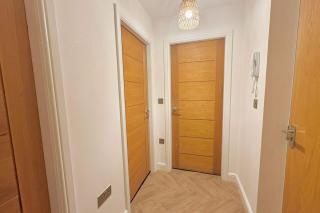 Apt - Sleeps 2 - Parking - Station Close - Pets Ok - 1