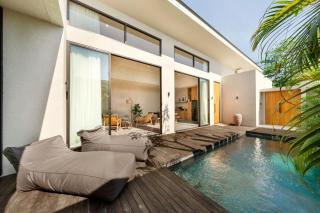 Villa Sunset Serenity 2BR Sunset View & Beach Walk - 9
