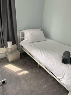 ML Short Stays - 3 Bedroom House Near BAE - 3