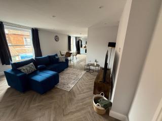 Luxury Holt Duplex with Bath Suite - 5