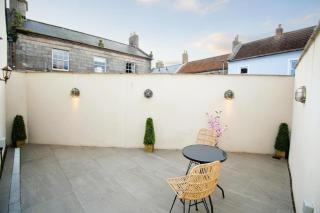 1 Bed Cottage - Plus Sofa Bed - Sleeps 4 - Pets - 1