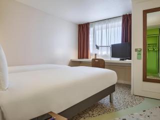 Greet Hotel Versailles - Voisins Le Bretonneux - 3