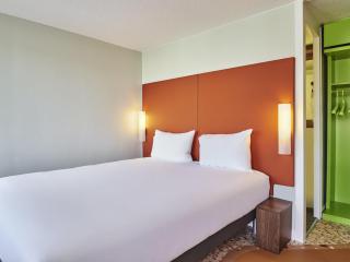 Greet Hotel Versailles - Voisins Le Bretonneux - 2