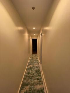 Cozy & Simple Stay Downtown - 9