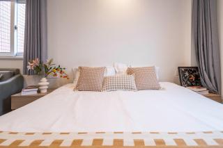 Book and Bed - Quyang Apartment - 7