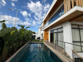 Exclusive 5-bdrm Villa with Private Pool RG52025 - 0