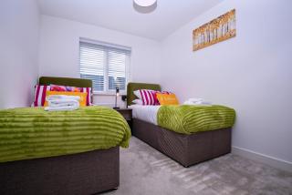 Pet friendly house by KBS StayHub Short Lets & Serviced Accommodation Innsworth with parking - 9