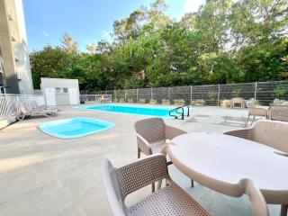 Apartamento Inteiro - 2 Quartos com AC - Wifi 1000mb - Piscina - 1 Vaga de Garagem - Elevador - Sacada Gourmet - Indicado para Grupos, Hospedes a Trabalho, Família e Pets - 7