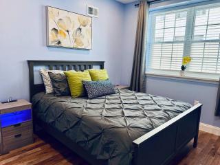 New Apt w Washer Dryer Kitchen Rainfall in Chinatown - 2