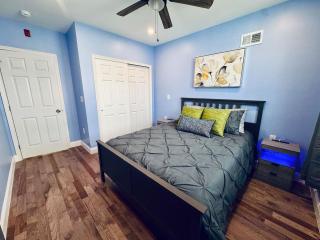 New Apt w Washer Dryer Kitchen Rainfall in Chinatown - 1