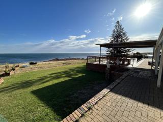 Dukes of Yorkes - Wallaroo Beach Frontage - Entire Home - 4