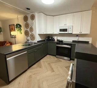 County Cove - Newly Renovated Century Home - 7