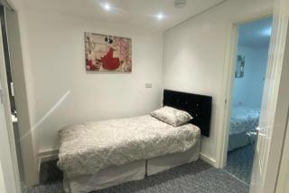 3 Bed Apartment - Sleeps 6 - Free Parking Wifi - 7