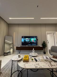 Elegant room and lounge, smart entrance, 70-inch screen and internet - 2