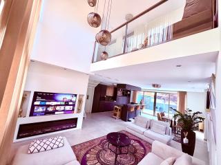 Spectacular 3Floor Town House Nearby CityCenter - 0