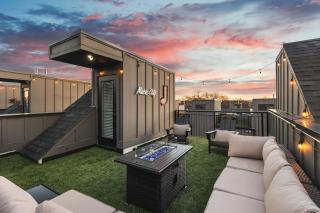 TWO Adjacent Homes Sleeps 24 Only 3 miles to Broadway - 0