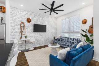TWO Adjacent Homes Sleeps 24 Only 3 miles to Broadway - 4
