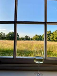 Pass the Keys Chic Flat with Bushy Park Views - 7