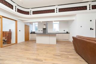 Modern Cosy Conversion - family friends gatherings - 5