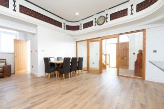 Modern Cosy Conversion - family friends gatherings - 2