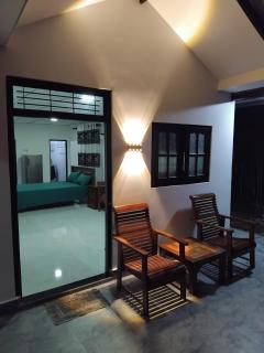 The Hollyoak - Vintage Charm with Modern Comforts - 2