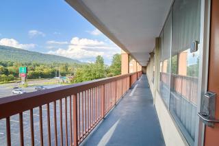 OYO Hotel Harriman near I-40 - 3